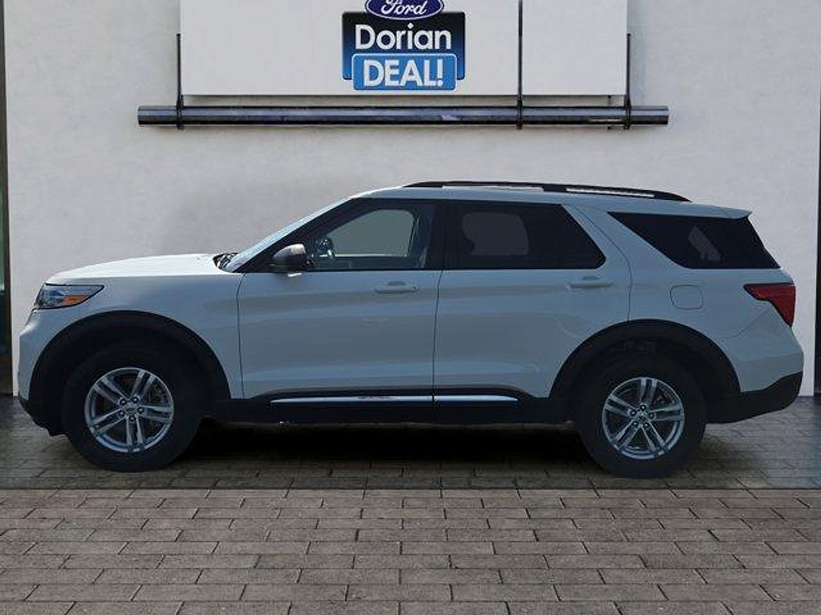 Certified 2023 Ford Explorer XLT w/ Equipment Group 202A AWD/4WD image 6