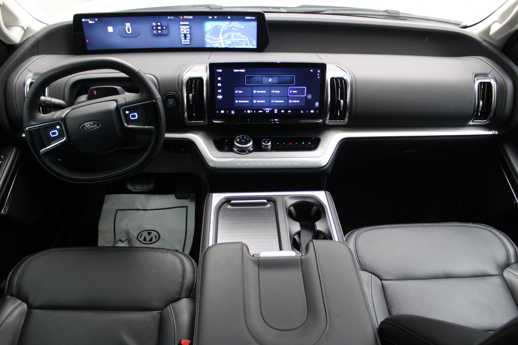 Certified 2025 Ford Expedition Platinum AWD/4WD image 2