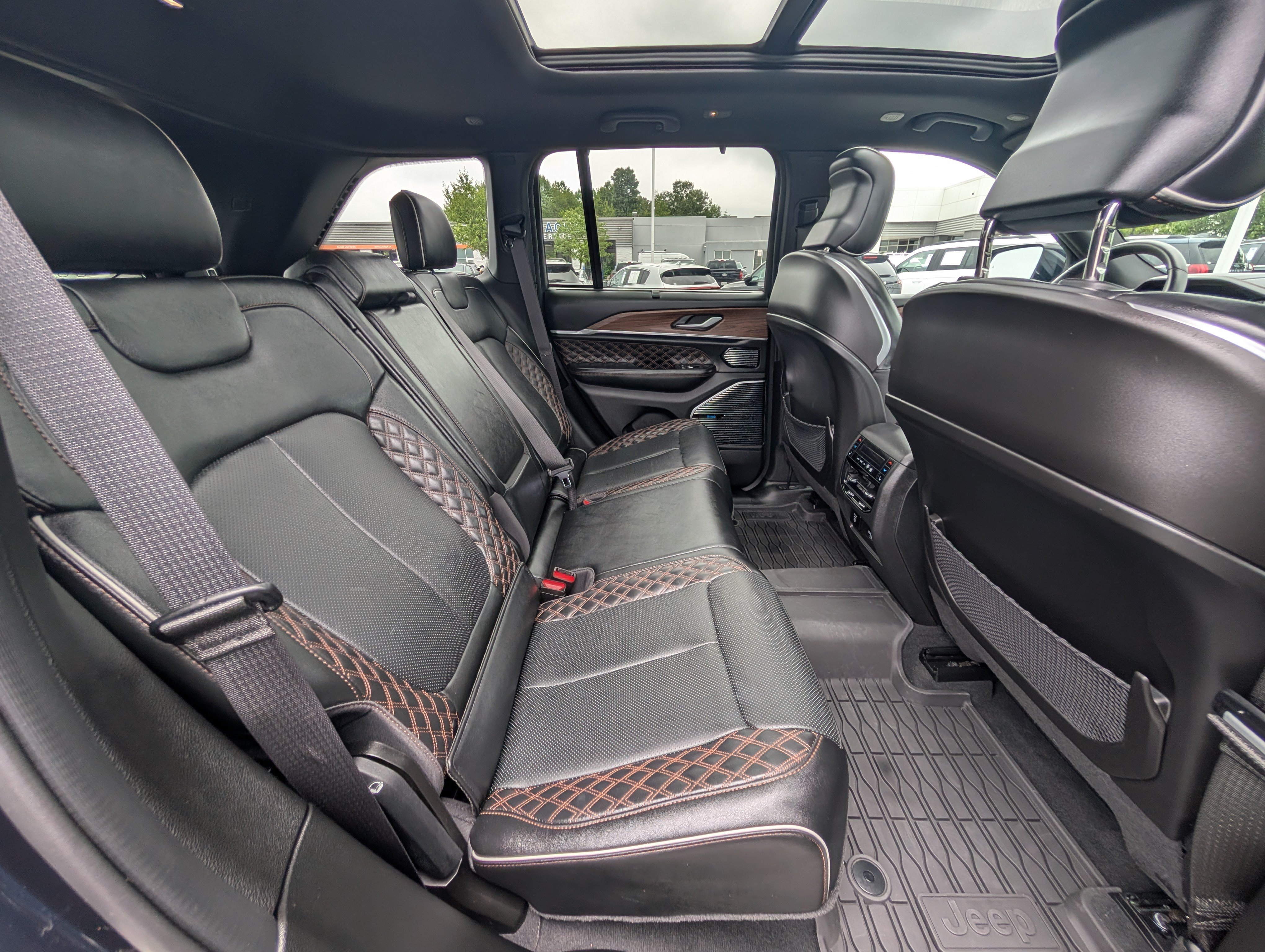 Used 2023 Jeep Grand Cherokee Summit w/ Advanced Protech Group IV AWD/4WD image 11