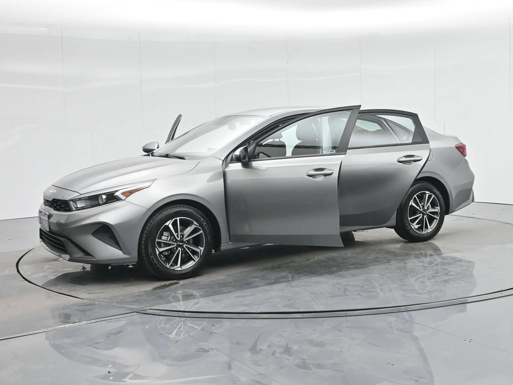 Used 2022 Kia Forte LXS FWD image 6