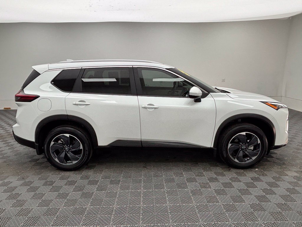 Used 2024 Nissan Rogue SV w/ SV Premium Package FWD image 7