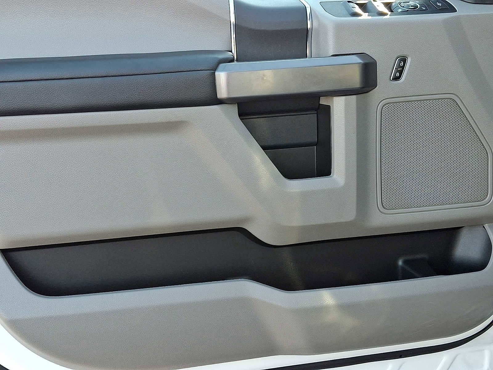 Certified 2022 Ford F450 XLT w/ XLT Value Package image 11