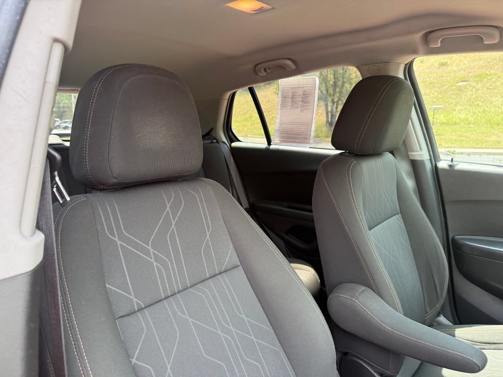 Used 2020 Chevrolet Trax LT AWD/4WD image 30
