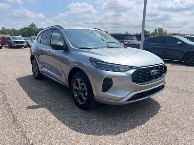 Certified 2024 Ford Escape ST-Line w/ Tech Pack #1 AWD/4WD image 3