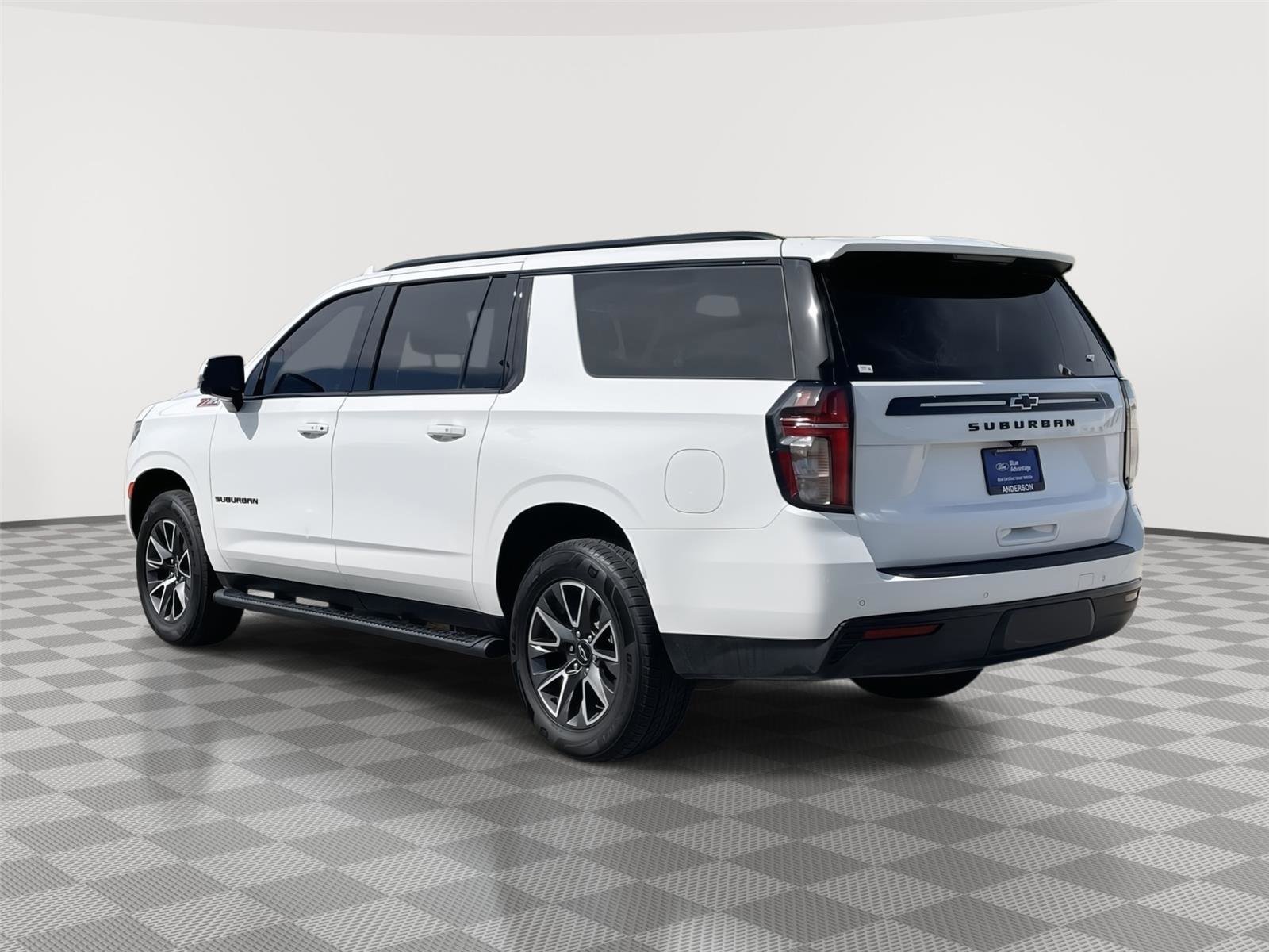 Used 2023 Chevrolet Suburban Z71 w/ Luxury Package AWD/4WD image 9