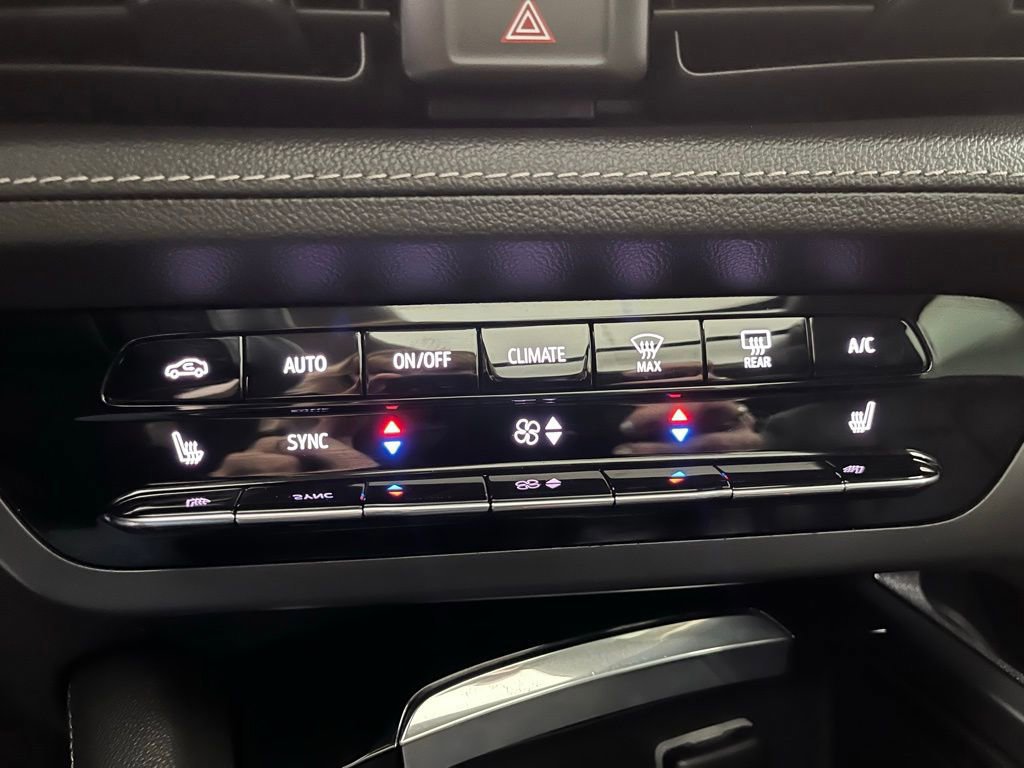 Used 2022 Buick Envision Essence w/ Safety Package image 14