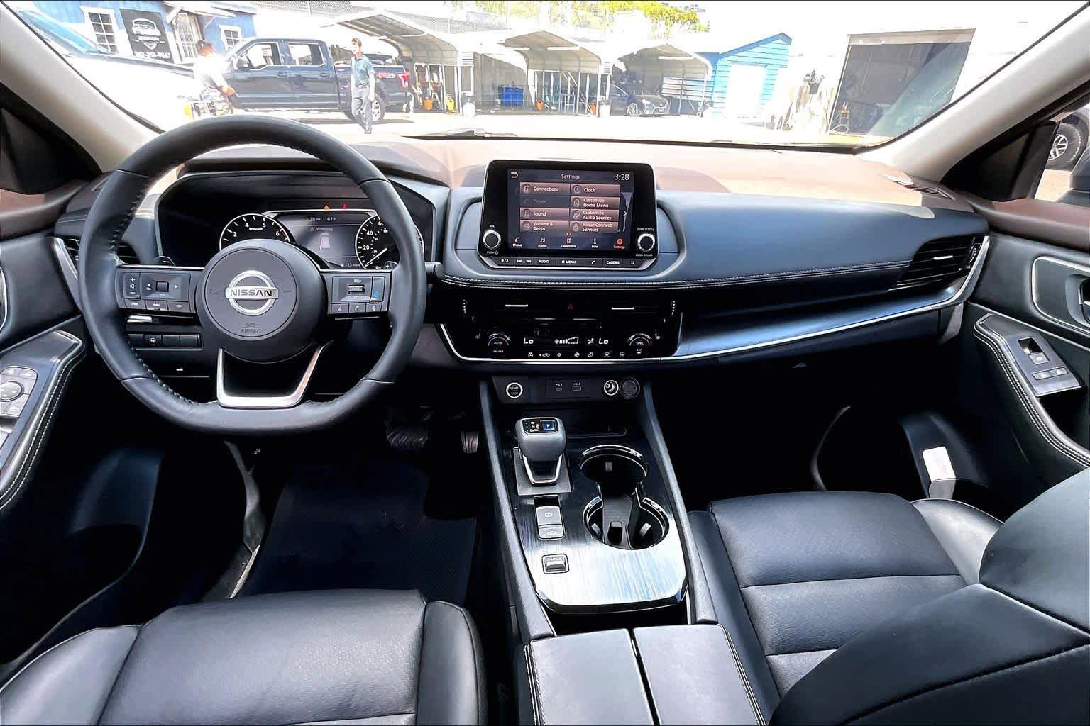 Used 2021 Nissan Rogue SV w/ Premium Package FWD image 16