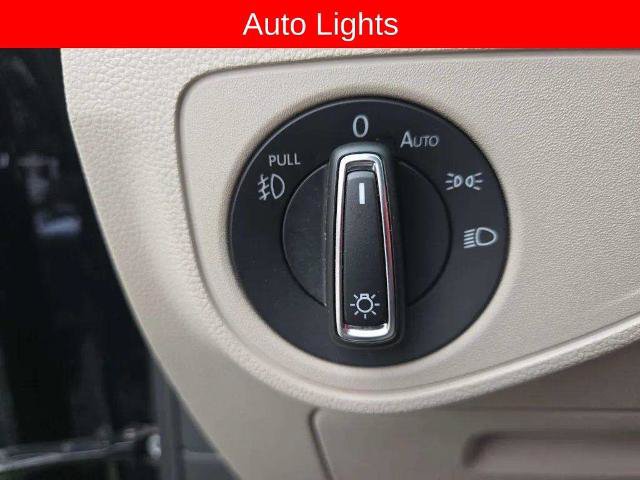 Used 2018 Volkswagen Atlas SEL Premium AWD/4WD image 25