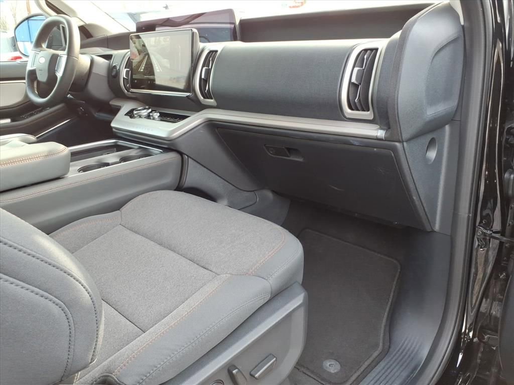 Certified 2025 Ford Expedition Max Active image 9