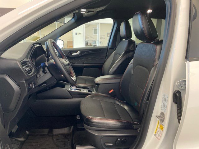 Certified 2025 Ford Escape ST-Line Select w/ Tech Pack #1 AWD/4WD image 16