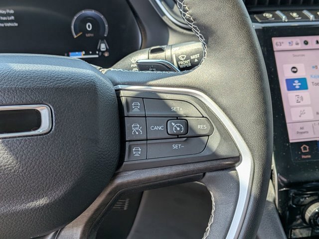 Used 2023 Jeep Grand Cherokee Limited w/ Luxury Tech Group II AWD/4WD image 19