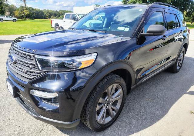 Certified 2021 Ford Explorer XLT w/ Equipment Group 202A AWD/4WD image 3