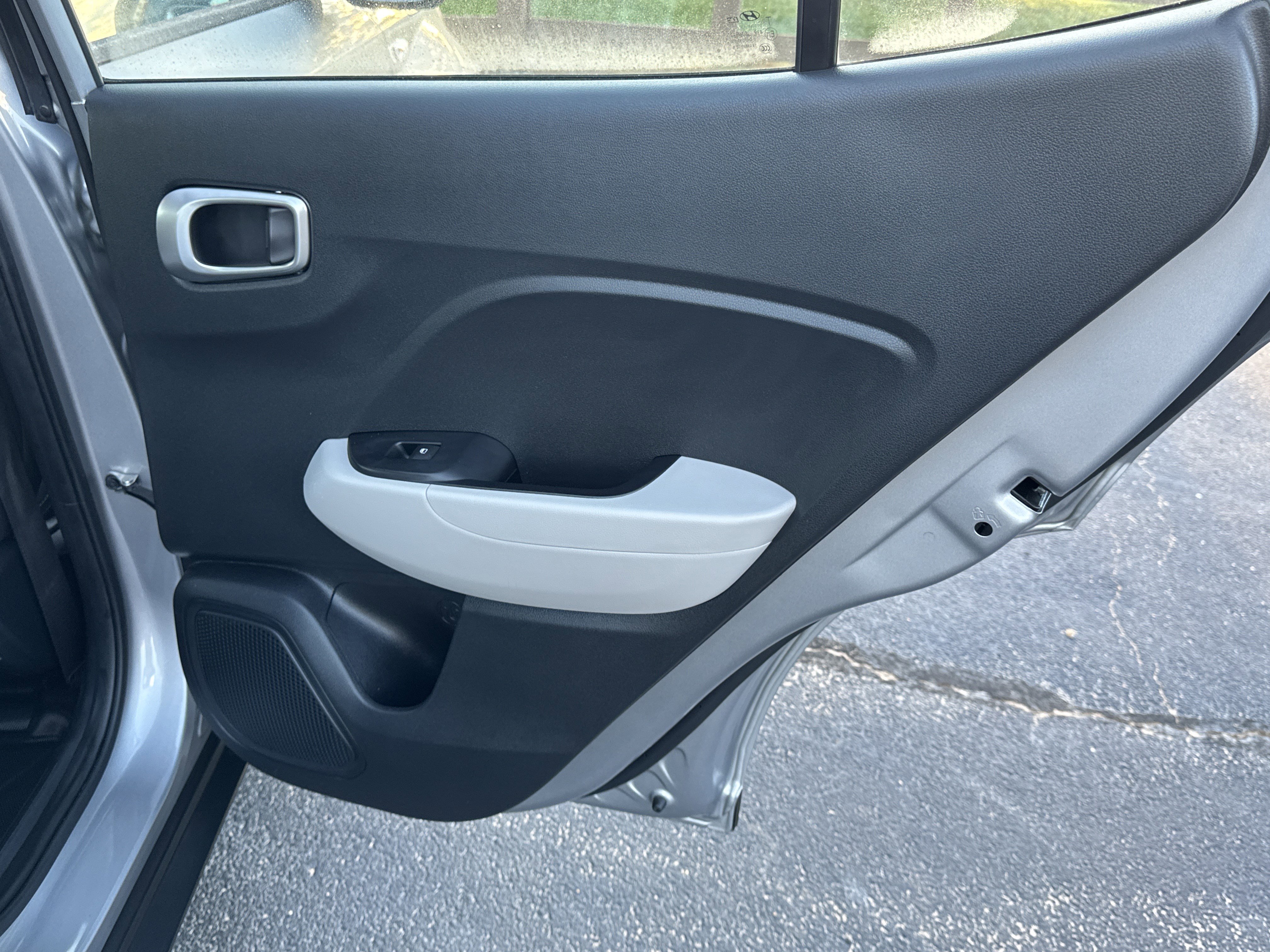 Used 2024 Hyundai Venue SEL image 16