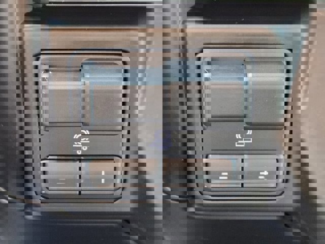 Used 2020 Chevrolet Silverado 1500 Custom w/ Custom Value Package image 6