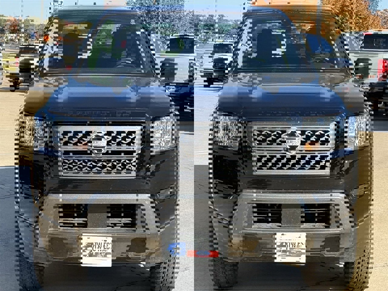 Used 2024 Nissan Frontier SV image 8