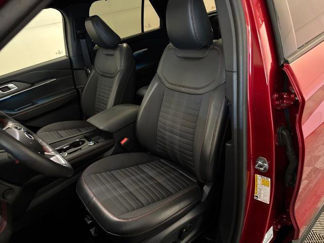 Certified 2025 Ford Explorer ST-Line w/ Premium Package image 17