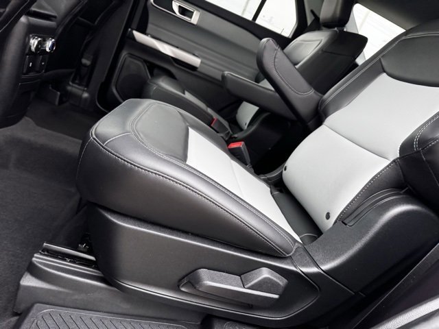 Certified 2022 Ford Explorer XLT w/ XLT Sport Appearance Package image 14