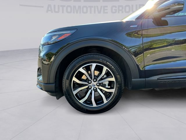 Certified 2025 Ford Explorer ST-Line AWD/4WD image 9
