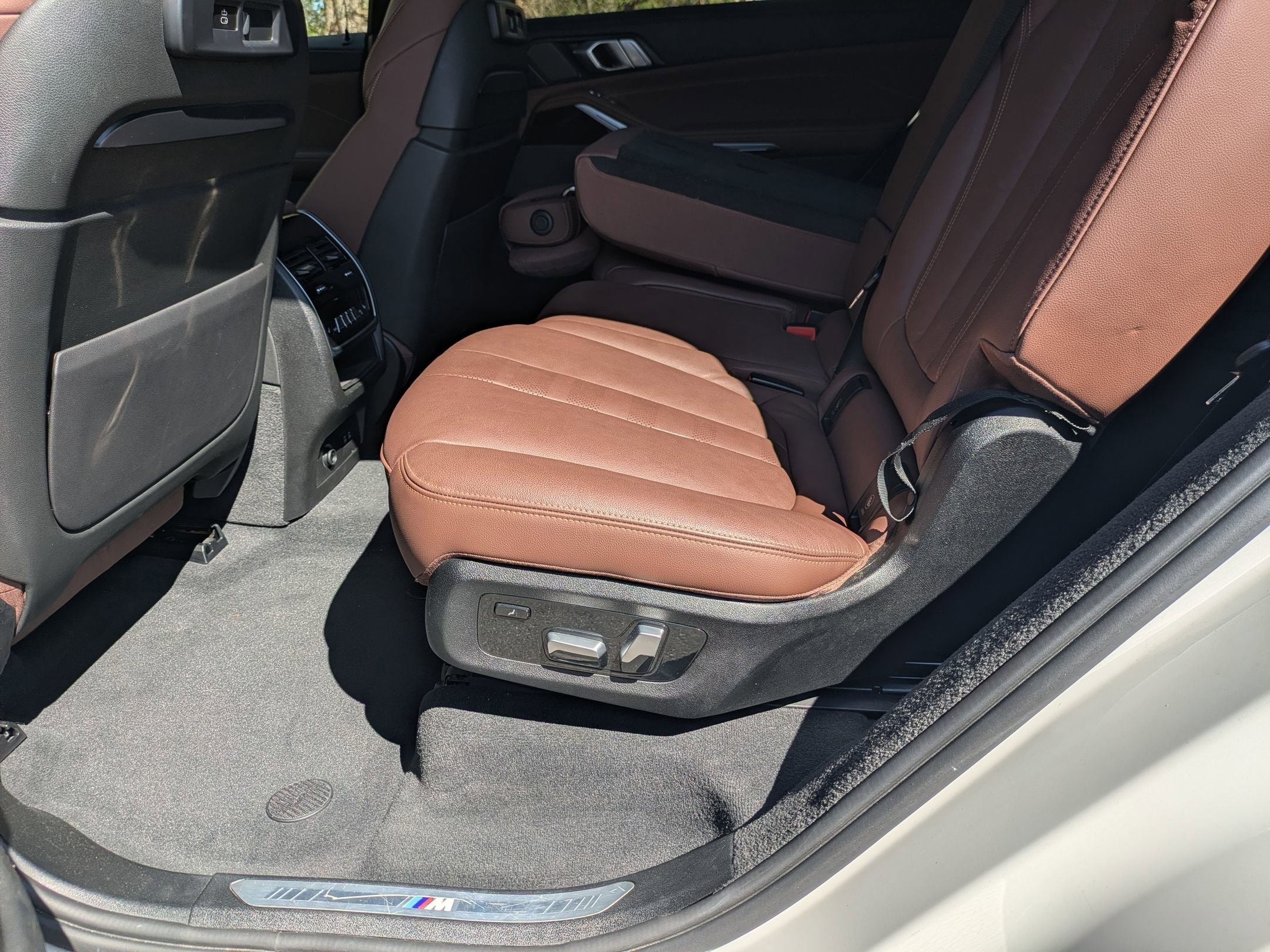 Used 2021 BMW X7 M50i w/ Executive Package image 29