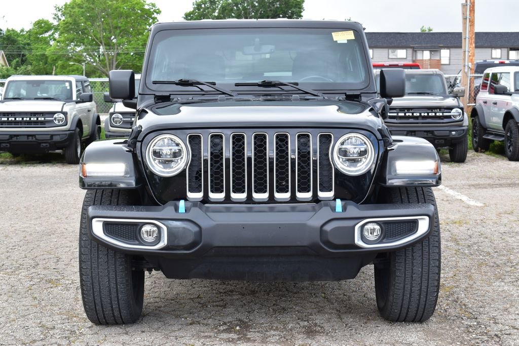 Used 2022 Jeep Wrangler Unlimited Sahara w/ Cold Weather Group AWD/4WD image 2