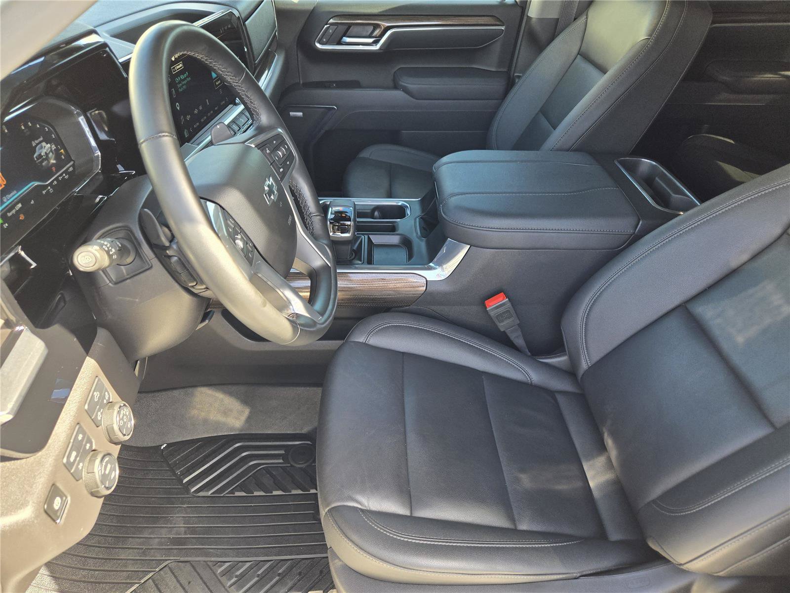 Used 2025 Chevrolet Silverado 1500 LT Trail Boss w/ Convenience Package II AWD/4WD image 12