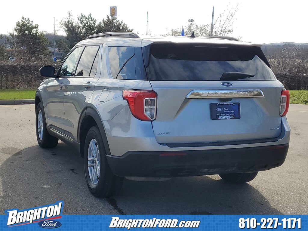 Certified 2023 Ford Explorer XLT image 3