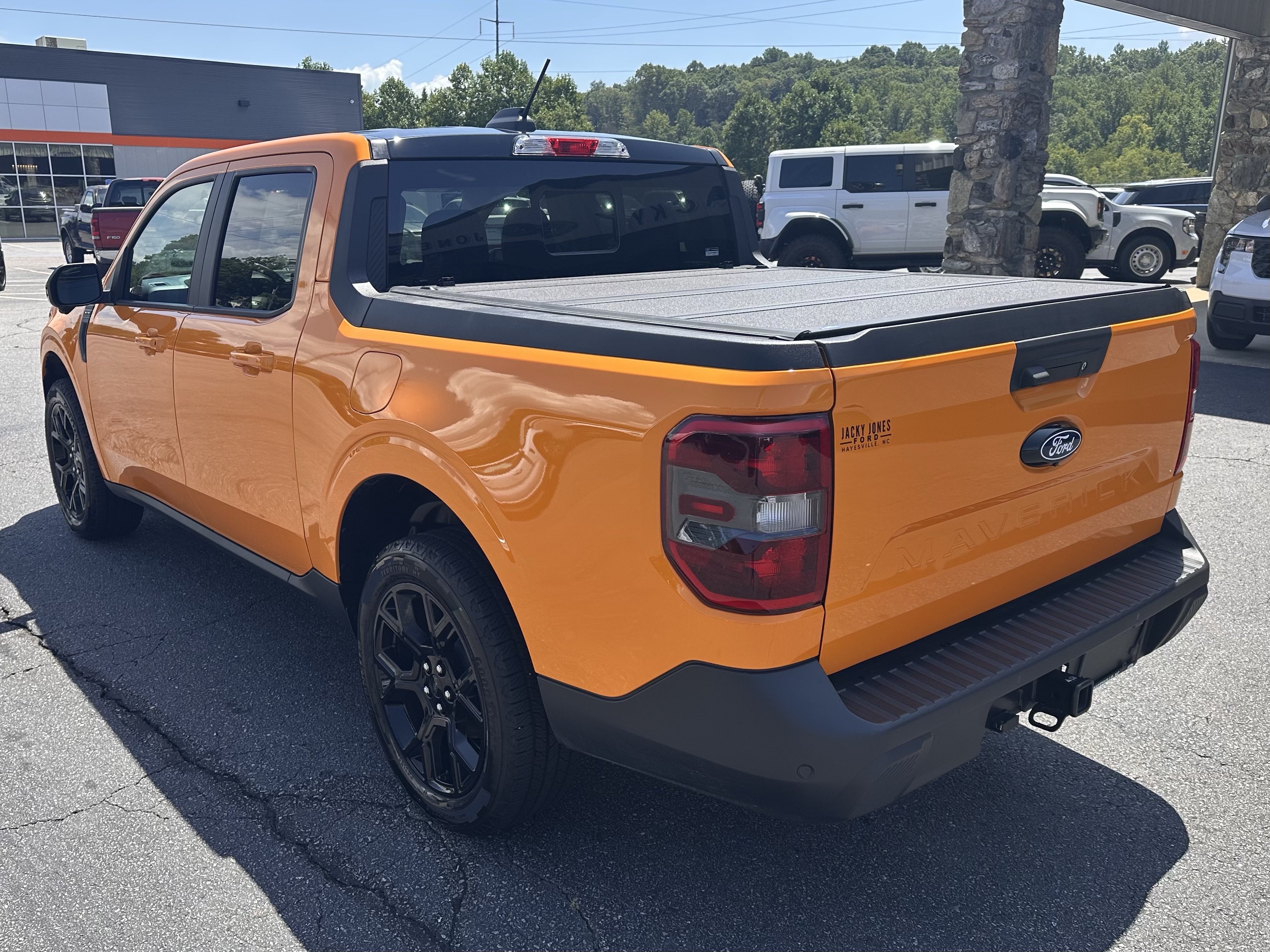 Certified 2026 Ford Maverick Lariat w/ Black Appearance Package AWD/4WD image 9