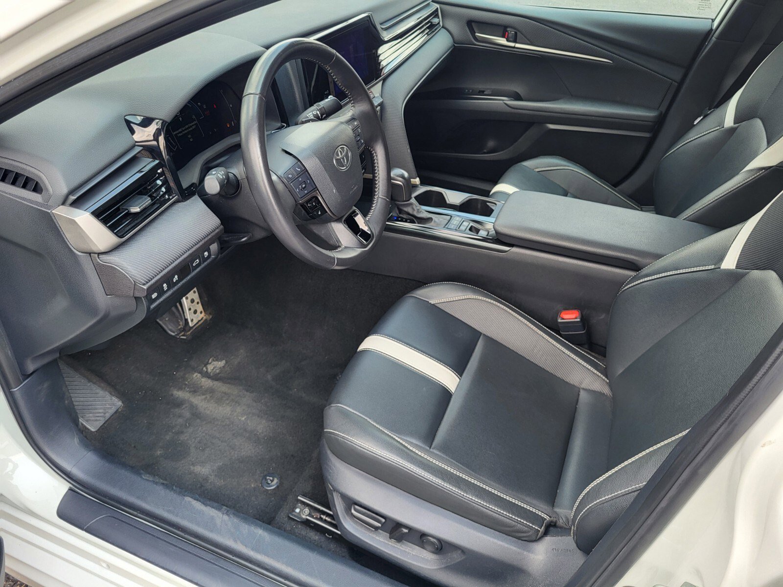 Used 2025 Toyota Camry SE FWD image 21