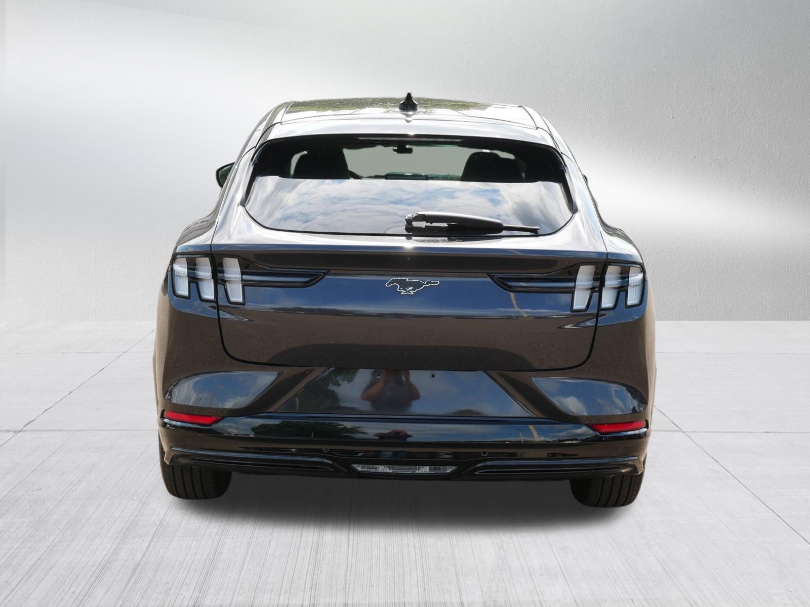 Certified 2022 Ford Mustang Mach-E Premium AWD/4WD image 6
