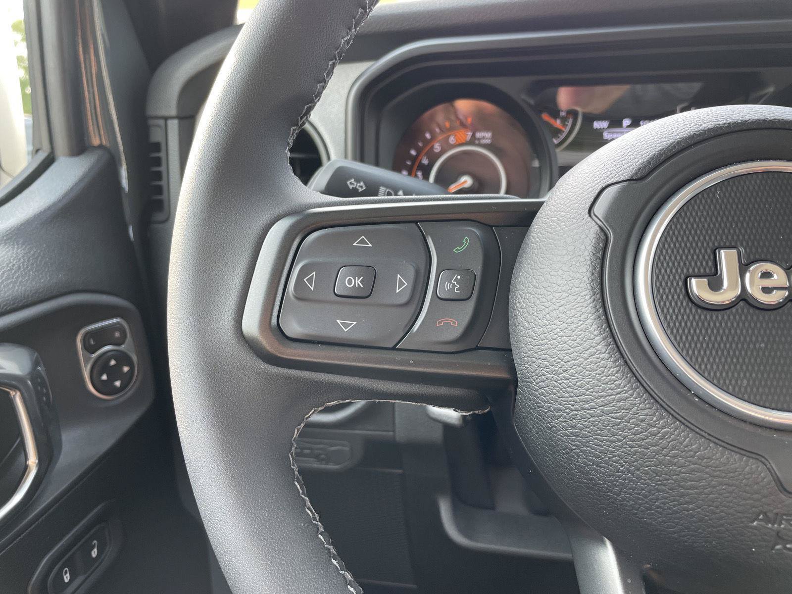 Used 2025 Jeep Wrangler Unlimited Sport AWD/4WD image 13