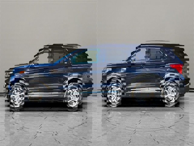 Certified 2022 Ford Explorer XLT w/ Equipment Group 202A image 9