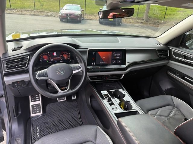 Used 2024 Volkswagen Atlas Peak Edition SE AWD/4WD image 24