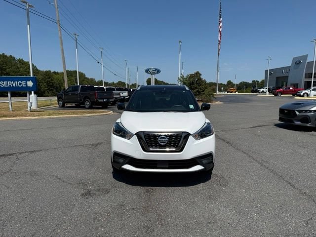 Used 2020 Nissan Kicks SR w/ SR Premium Package FWD image 2