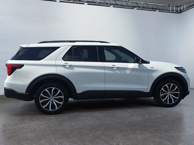 Certified 2025 Ford Explorer ST-Line AWD/4WD image 6