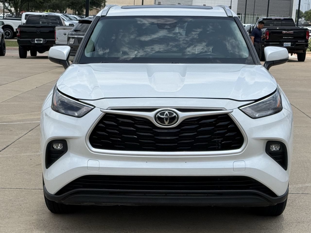 Used 2022 Toyota Highlander XLE FWD image 7