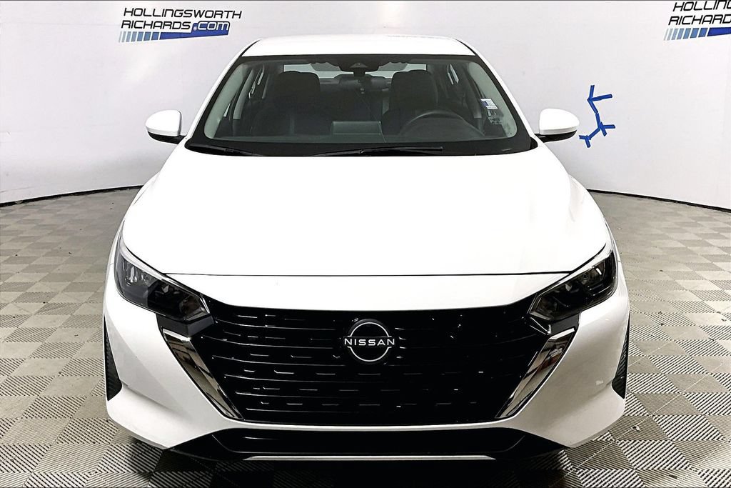 Used 2025 Nissan Sentra SV FWD image 2