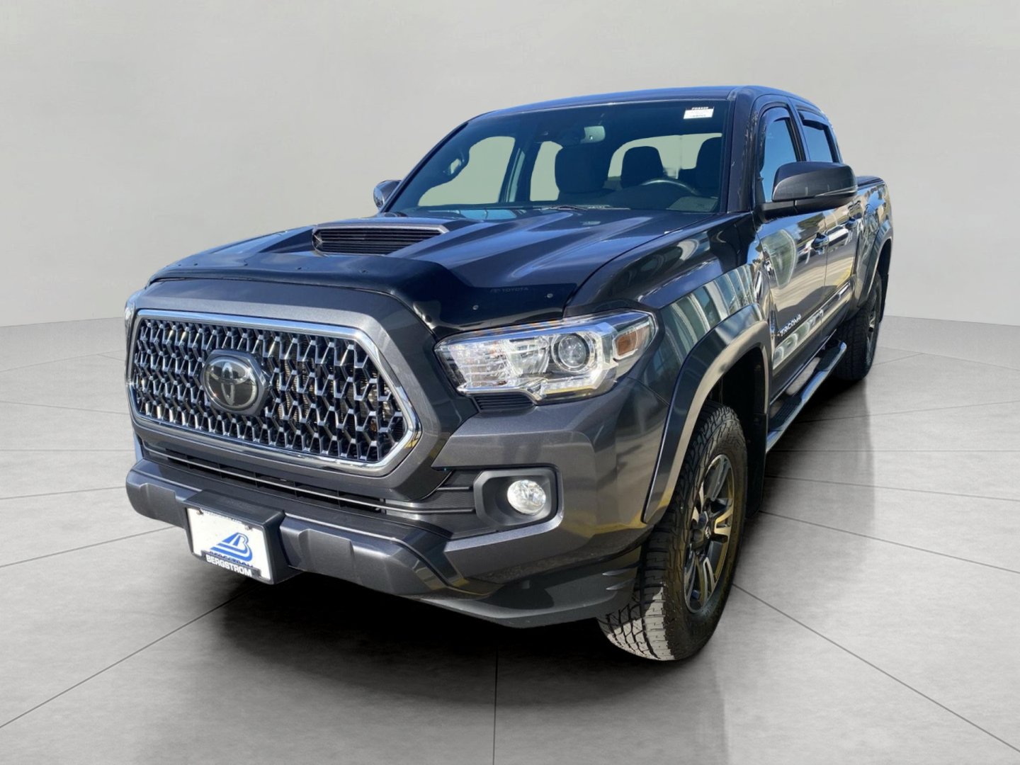 Used 2019 Toyota Tacoma SR5 AWD/4WD image 4