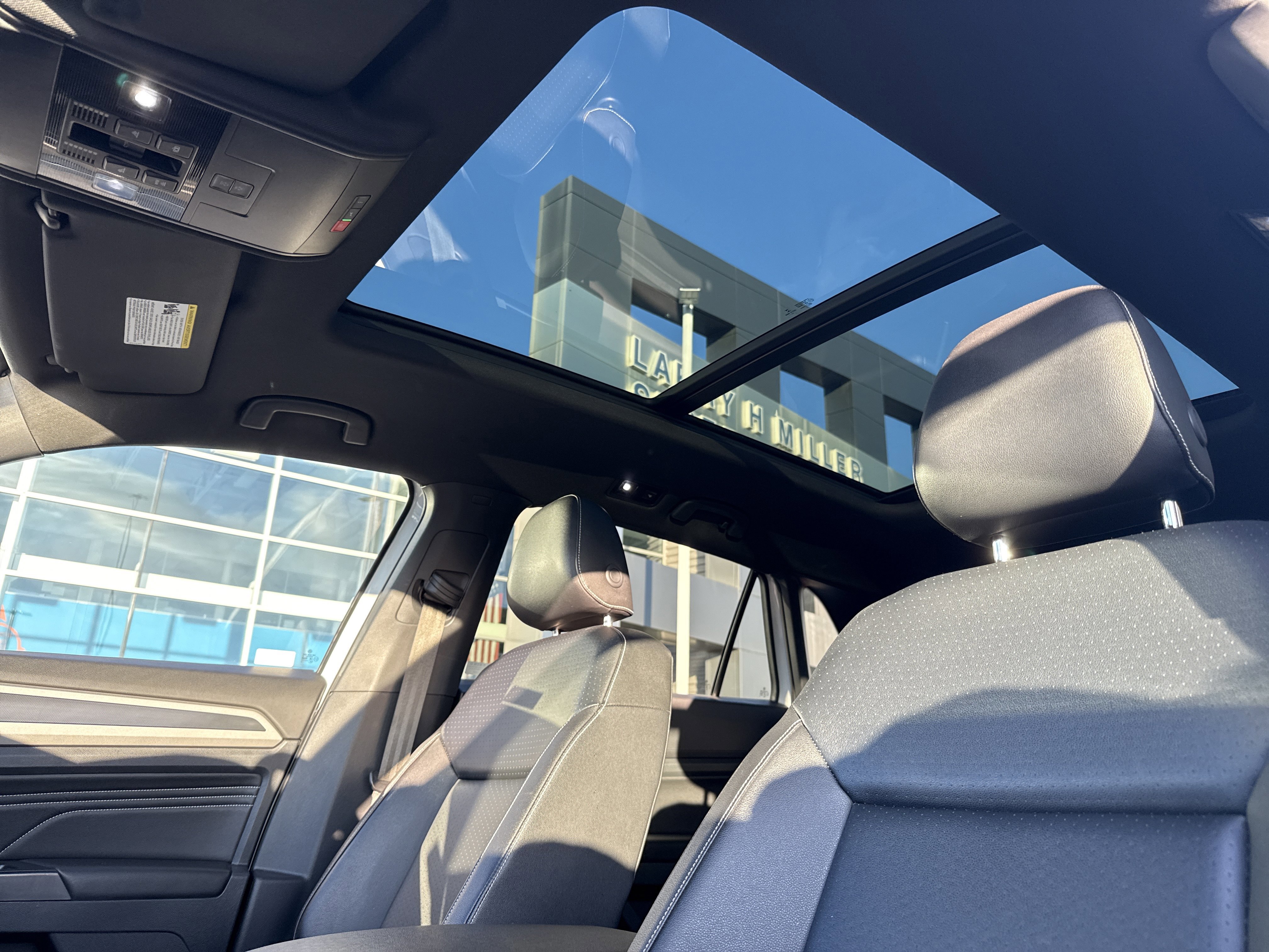 Used 2020 Volkswagen Atlas Cross Sport SEL R-Line image 14