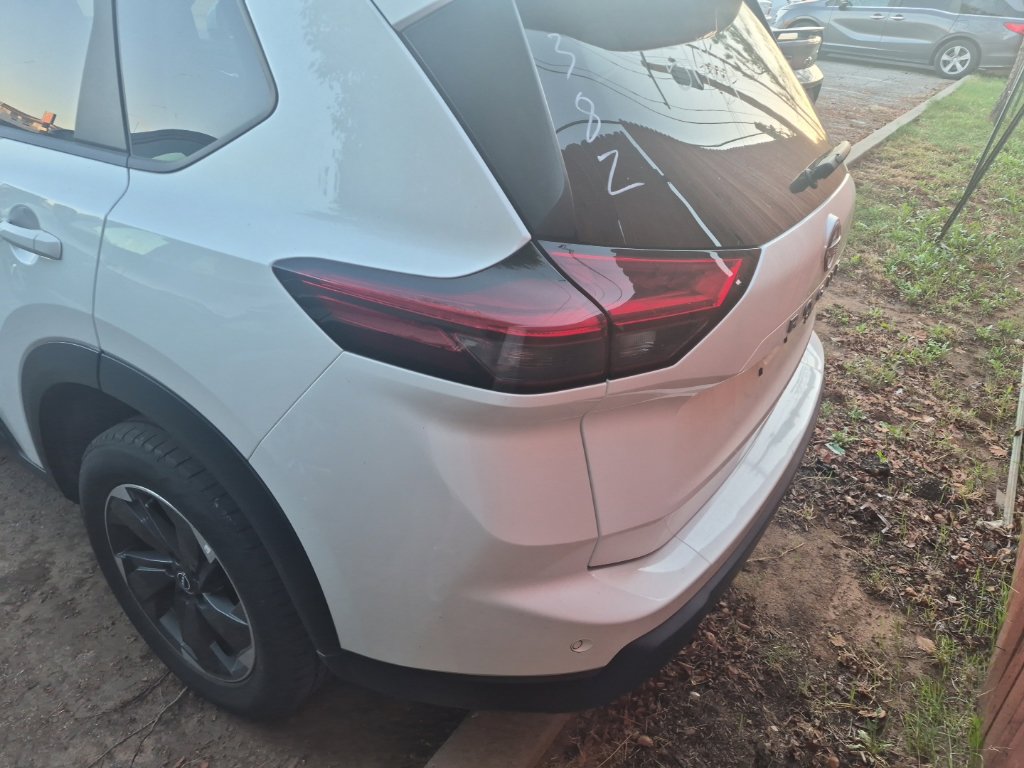 Used 2024 Nissan Rogue SV AWD/4WD image 13