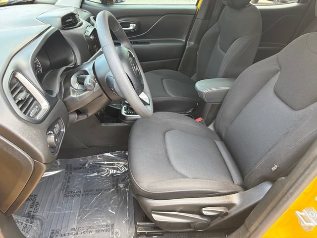 Used 2023 Jeep Renegade Latitude w/ Sun & Fun Group AWD/4WD image 9