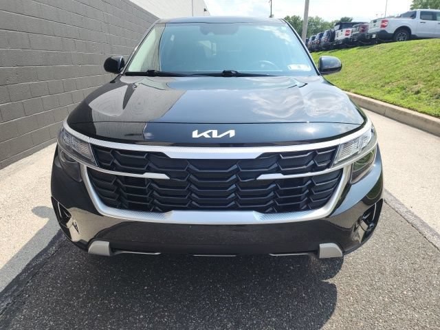 Used 2024 Kia Seltos LX AWD/4WD image 2