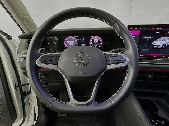 Used 2025 Volkswagen Tiguan SE w/ Panoramic Sunroof Package AWD/4WD image 16