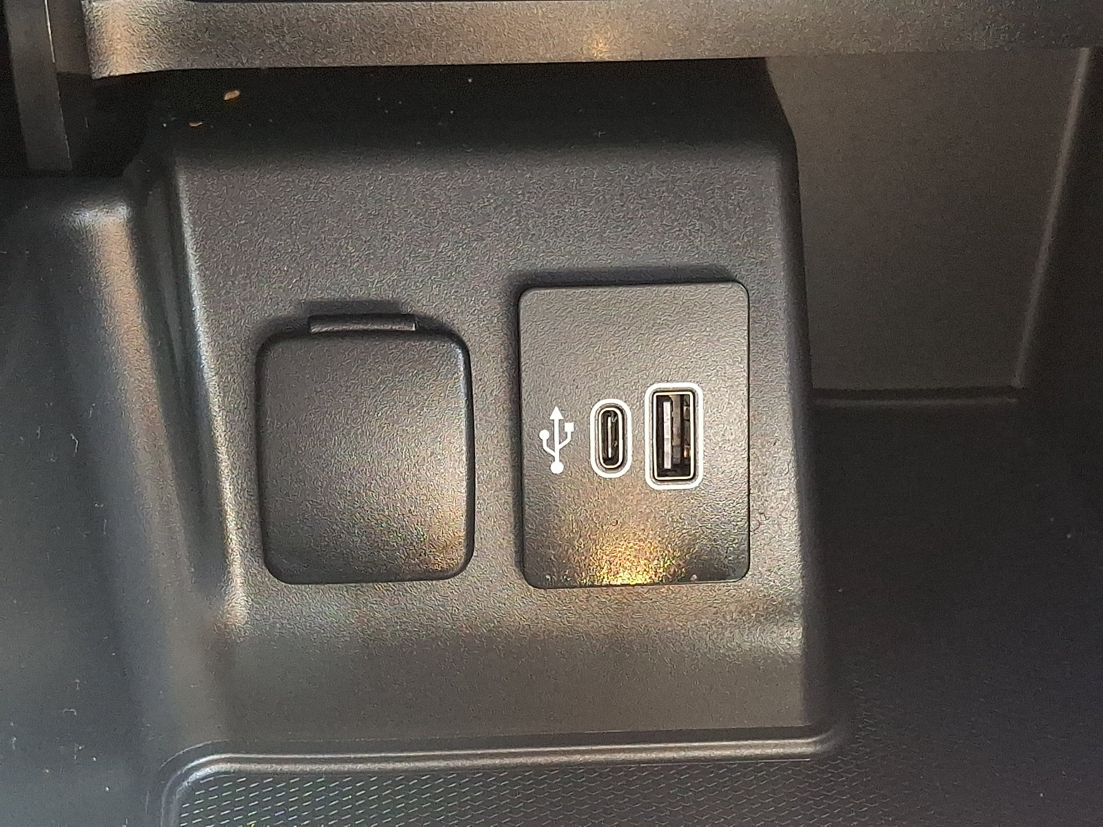 Certified 2025 Ford Explorer Active AWD/4WD image 26