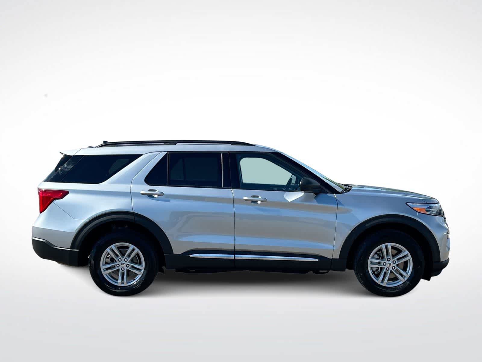 Certified 2024 Ford Explorer XLT w/ Equipment Group 202A AWD/4WD image 9