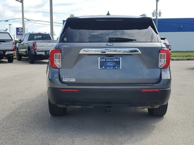 Certified 2021 Ford Explorer XLT image 3