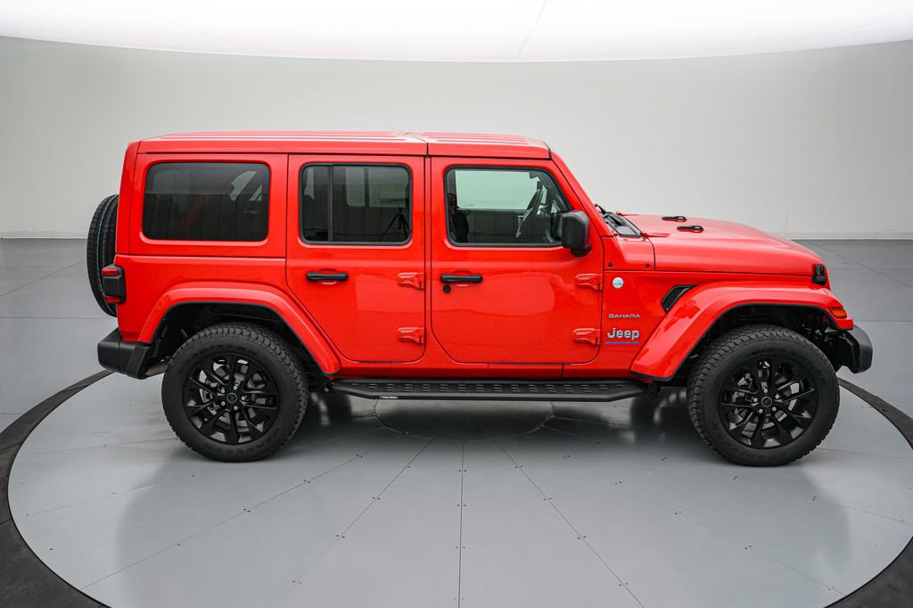 Used 2024 Jeep Wrangler Unlimited Sahara AWD/4WD video 3