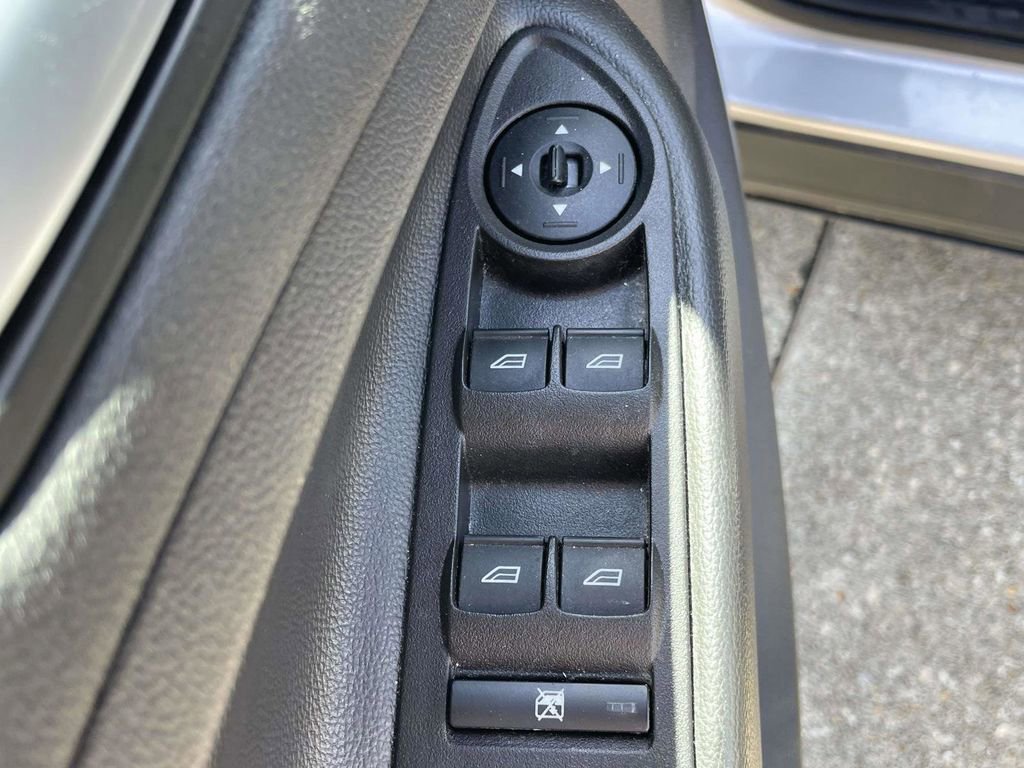 Certified 2018 Ford Escape SE image 16