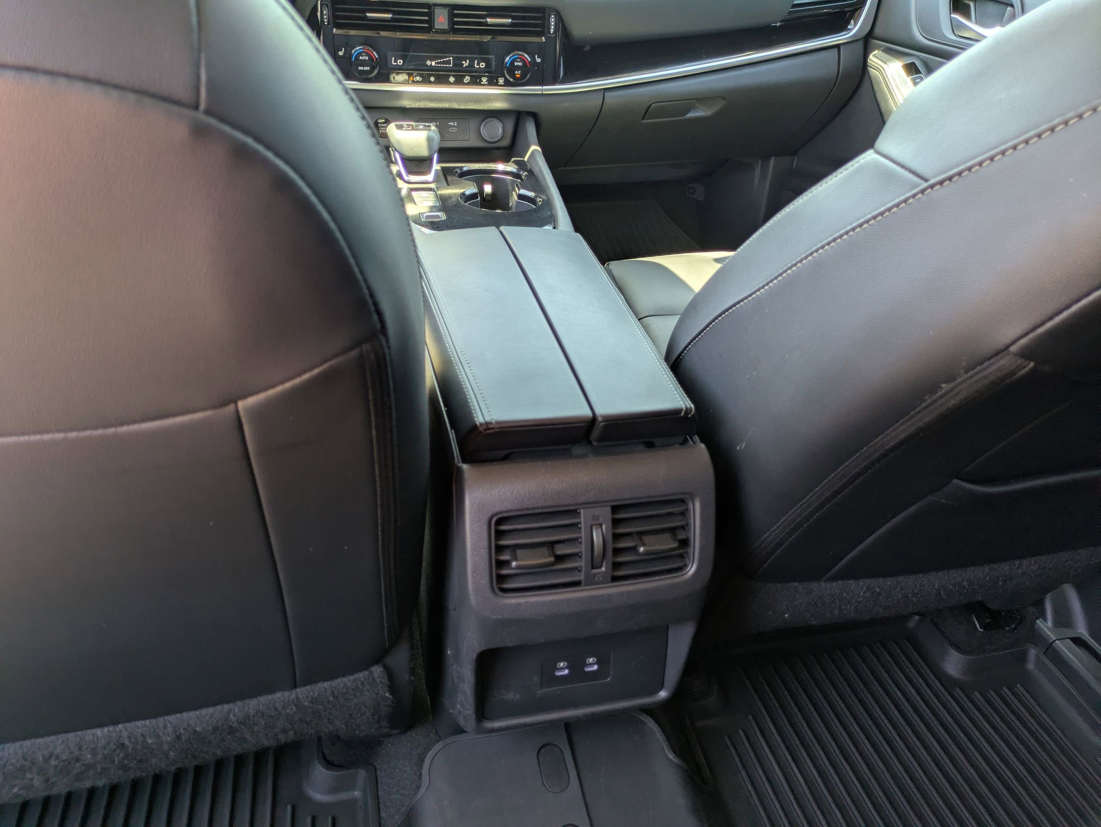 Used 2024 Nissan Rogue SL FWD image 31