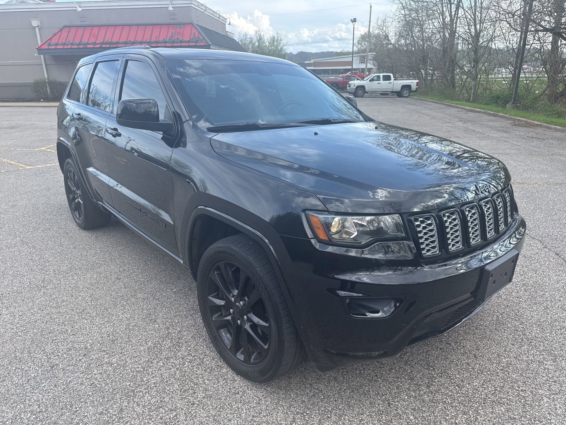 Used 2021 Jeep Grand Cherokee Laredo X image 4