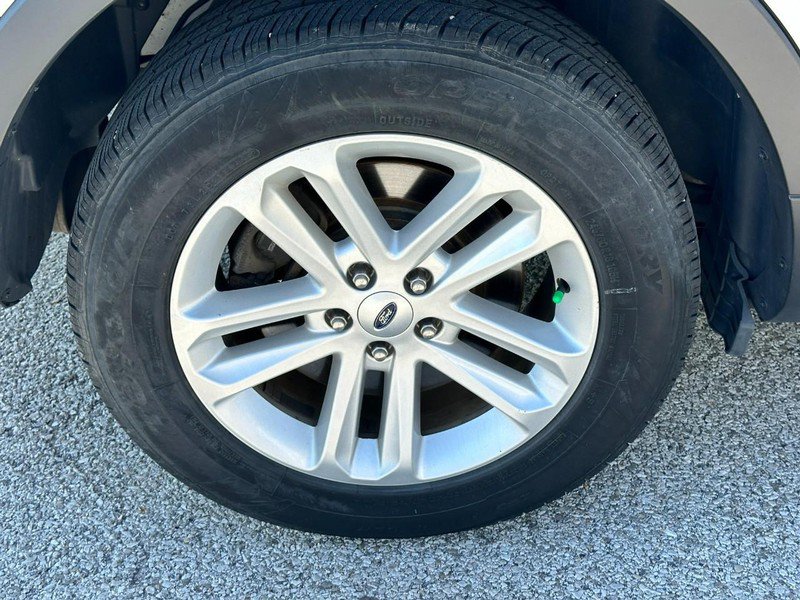 Certified 2017 Ford Explorer XLT FWD image 7